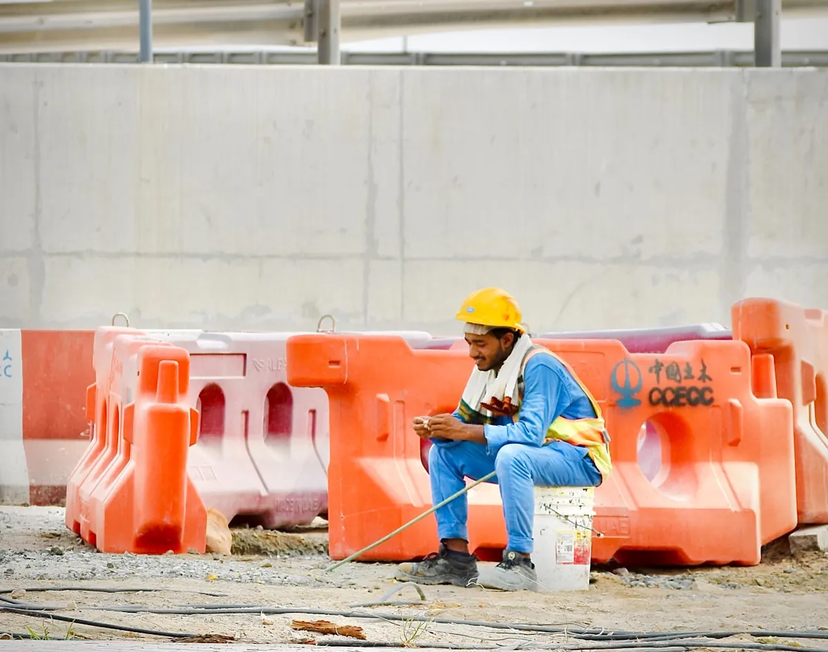 Worker testing mobile app functionality in low-connectivity area